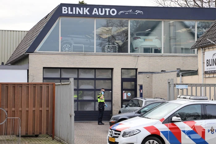 Grootschalige politie-inval bij Blink Auto's