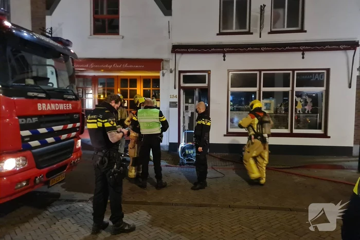 Veel rookontwikkeling bij brand in winkelpand