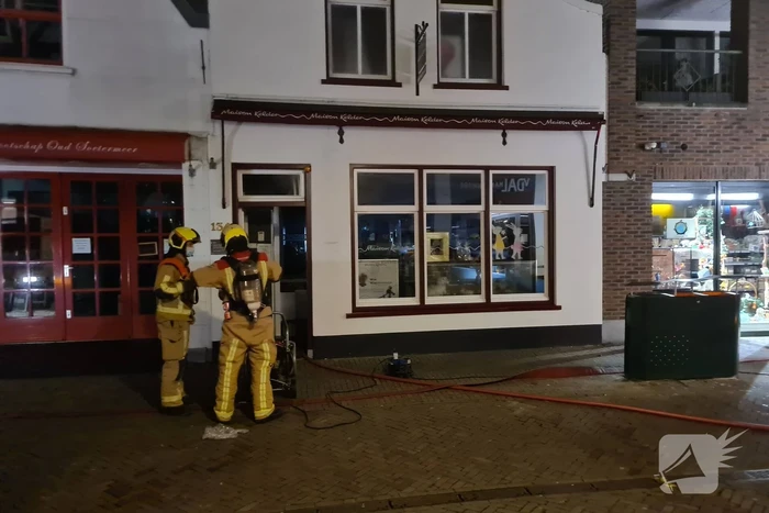 Veel rookontwikkeling bij brand in winkelpand