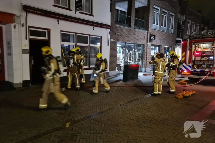 Veel rookontwikkeling bij brand in winkelpand