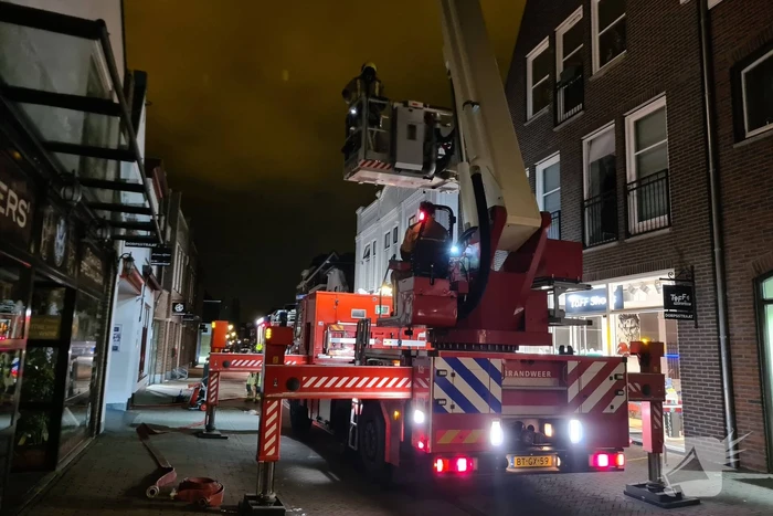 Veel rookontwikkeling bij brand in winkelpand