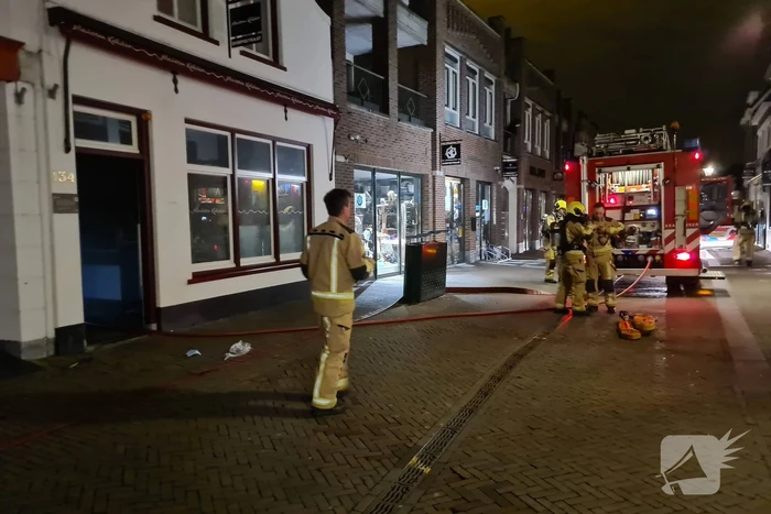 Veel rookontwikkeling bij brand in winkelpand