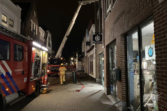Veel rookontwikkeling bij brand in winkelpand