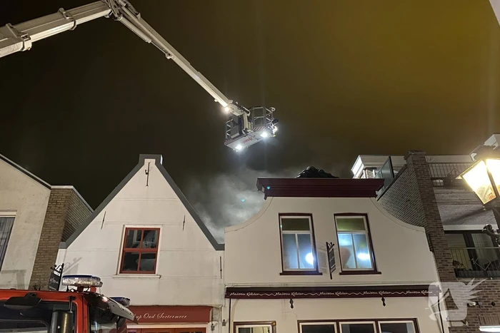 Veel rookontwikkeling bij brand in winkelpand