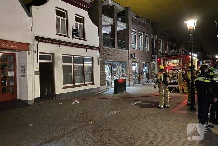 Veel rookontwikkeling bij brand in winkelpand