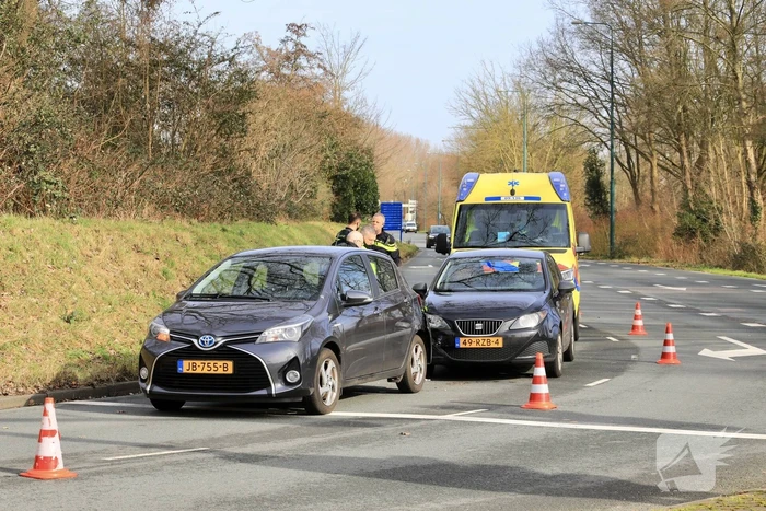 Kop-staart botsing voor stoplicht