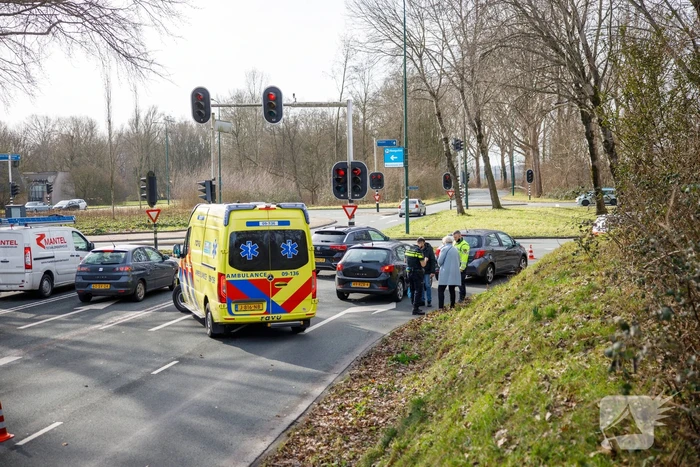 Kop-staart botsing voor stoplicht