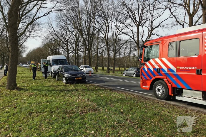 Veel schade bij botsing met taxibus