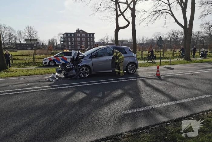 Veel schade bij botsing met taxibus