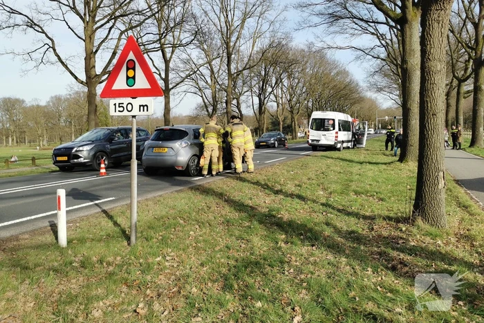 Veel schade bij botsing met taxibus