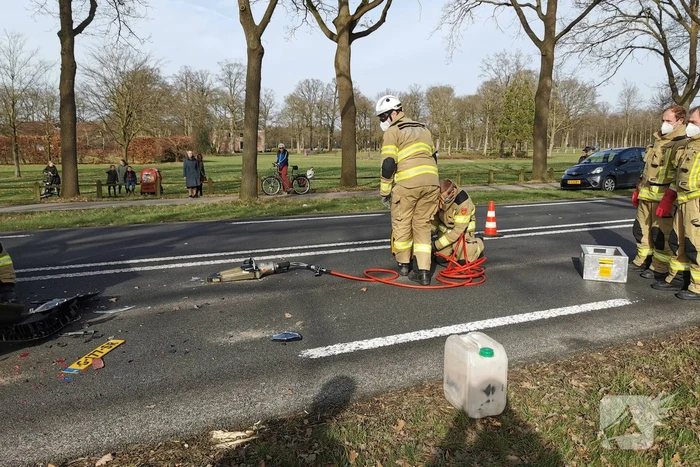 Veel schade bij botsing met taxibus