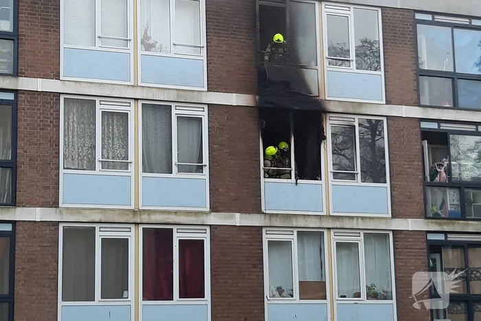 Veel schade bij brand in portiekwoning