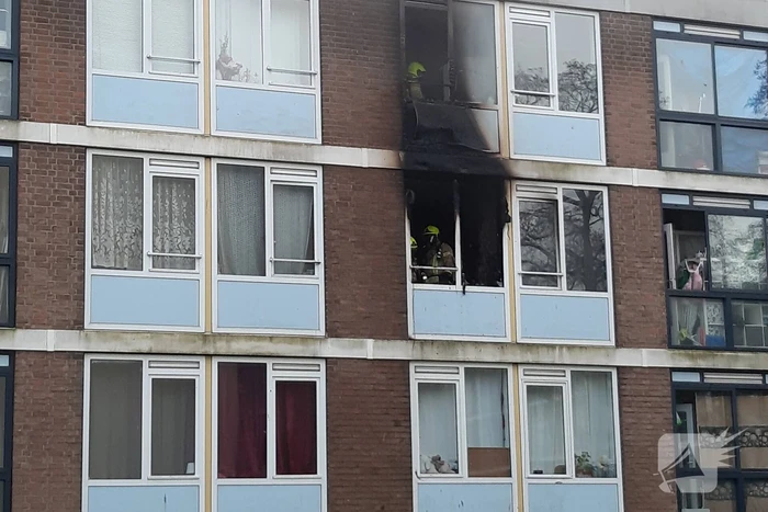 Veel schade bij brand in portiekwoning