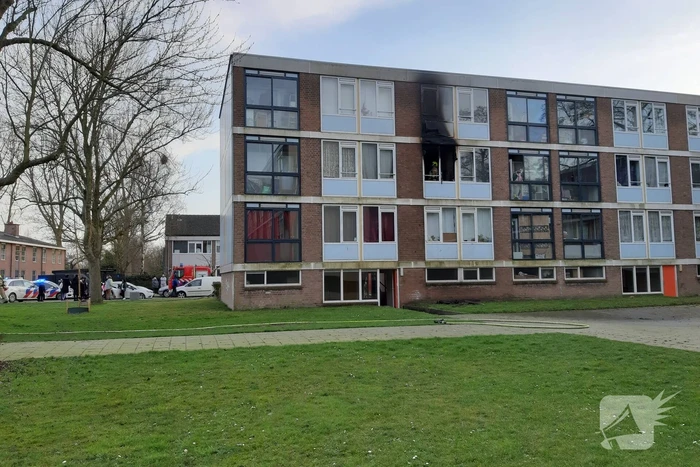 Veel schade bij brand in portiekwoning