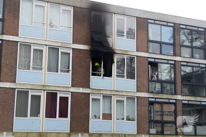 Veel schade bij brand in portiekwoning