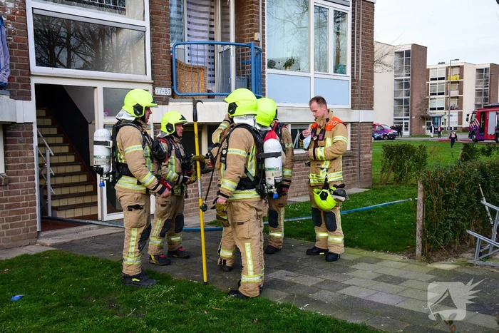 Veel schade bij brand in portiekwoning