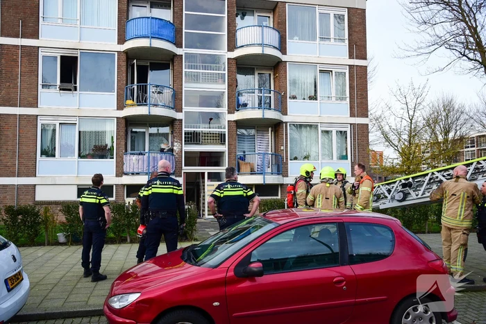 Veel schade bij brand in portiekwoning