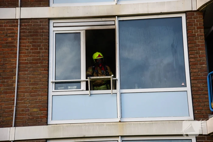 Veel schade bij brand in portiekwoning