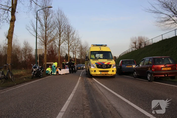 Motorrijder gewond bij botsing met boom