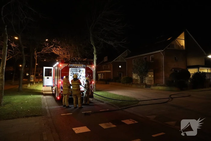Meerdere papiercontainers in vlammen op
