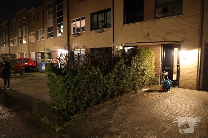 Meerdere papiercontainers in vlammen op