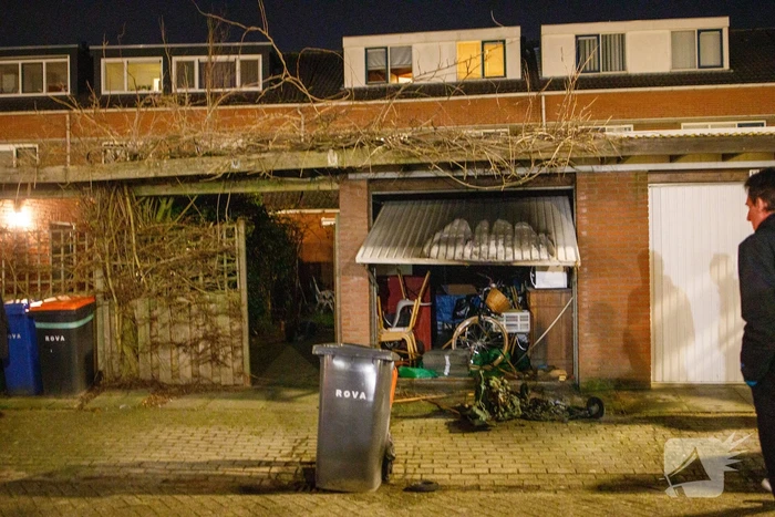 Meerdere papiercontainers in vlammen op