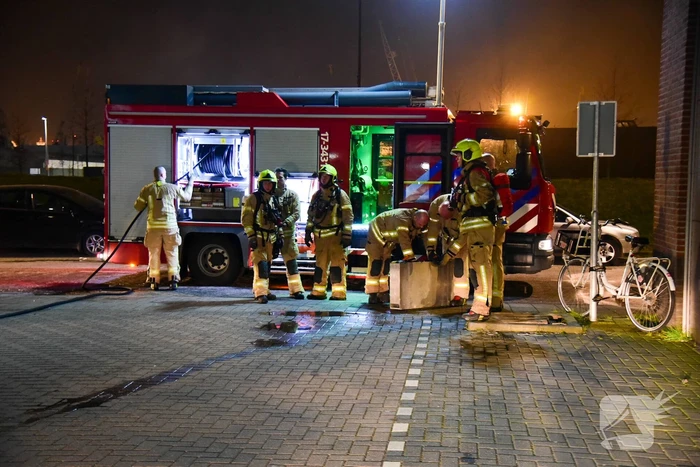 Frans voertuig rijdt in op loods