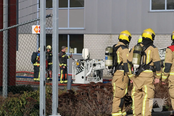 Enorme rookwolken bij grote brand