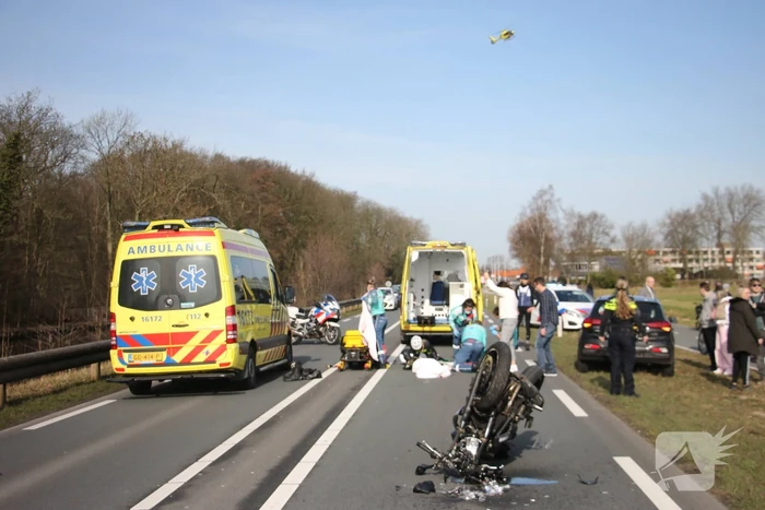 Motorrijder slaat over de kop en raakt zwaargewond