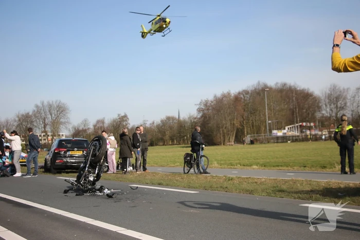 Motorrijder slaat over de kop en raakt zwaargewond