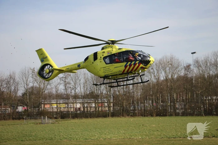 Motorrijder slaat over de kop en raakt zwaargewond