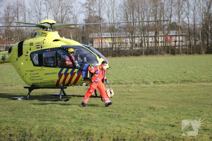 Motorrijder slaat over de kop en raakt zwaargewond