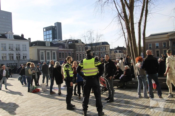 Viruswaanzin en ondernemers demonstreren tegen coronabeleid