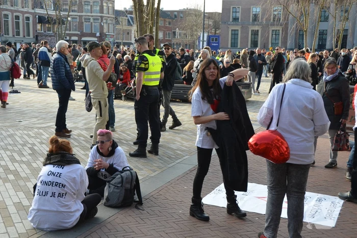 Viruswaanzin en ondernemers demonstreren tegen coronabeleid