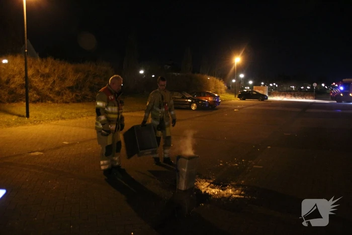 Twee afvalcontainers in brand gestoken