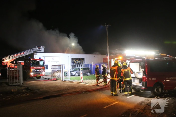 Grote uitslaande brand in fietsenzaak