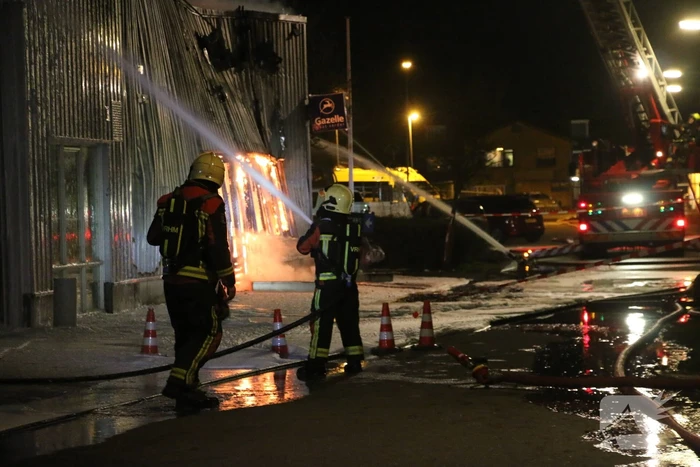 Grote uitslaande brand in fietsenzaak