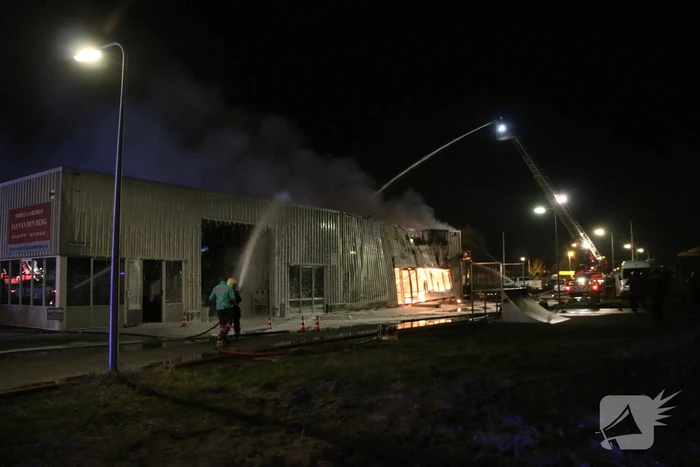 Grote uitslaande brand in fietsenzaak