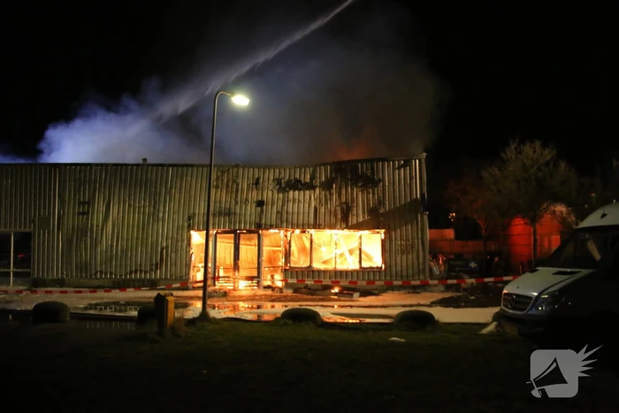 Grote uitslaande brand in fietsenzaak