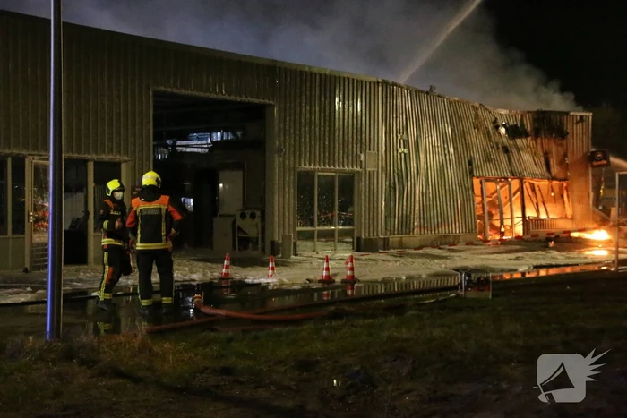 Grote uitslaande brand in fietsenzaak