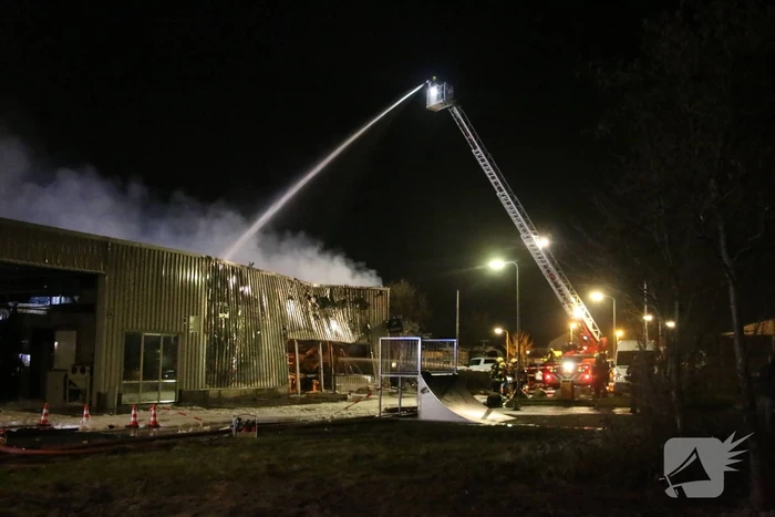 Grote uitslaande brand in fietsenzaak