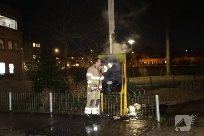 Boekenkast bij De Herberg Nieuwland in brand gestoken