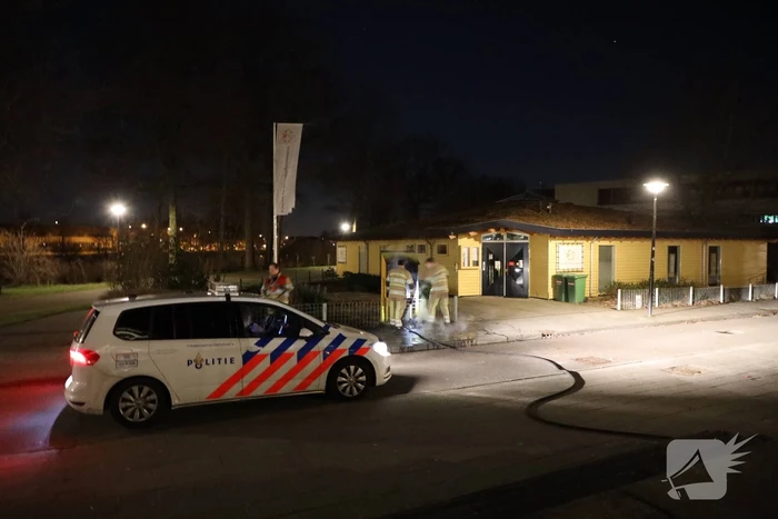 Boekenkast bij De Herberg Nieuwland in brand gestoken