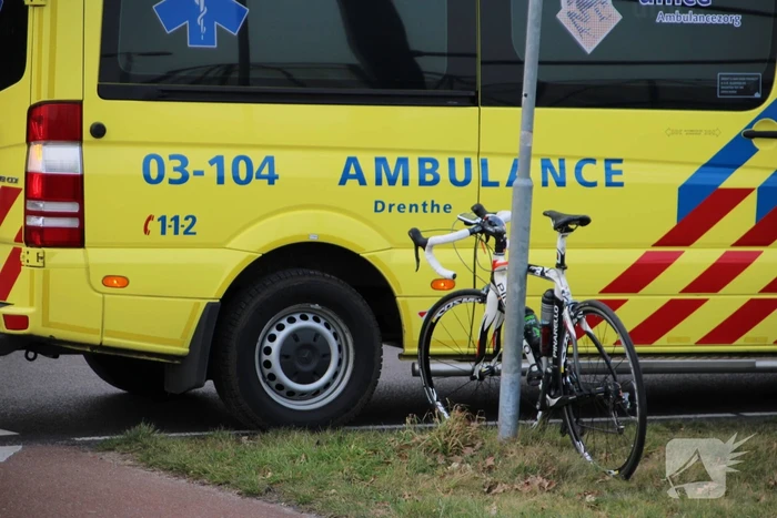 Wielrenster gewond bij botsing met auto