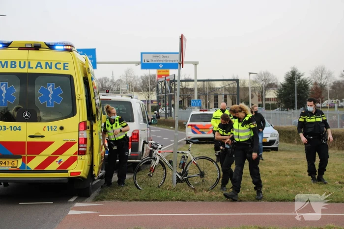 Wielrenster gewond bij botsing met auto