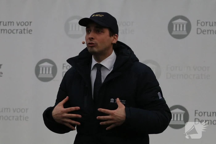 Thierry Baudet voert campagne op parkeerplaats Klein Amerika