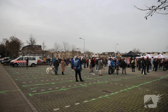 Thierry Baudet voert campagne op parkeerplaats Klein Amerika