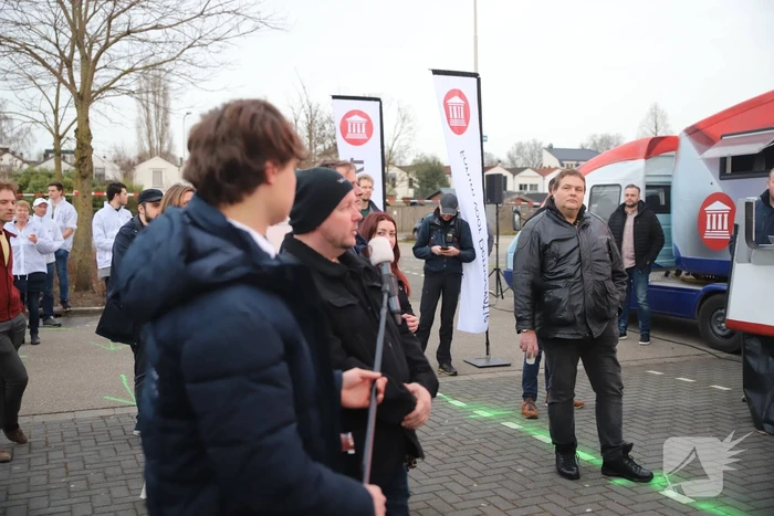 Thierry Baudet voert campagne op parkeerplaats Klein Amerika