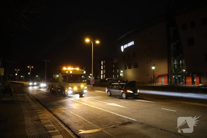 Bestuurder wilt keren maar veroorzaakt oliespoor