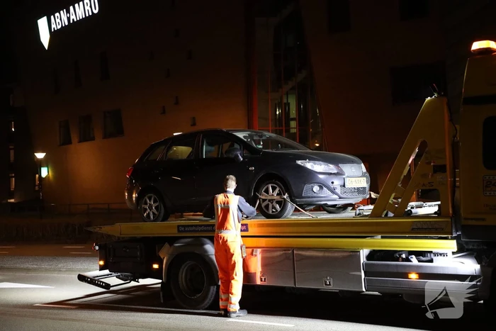 Bestuurder wilt keren maar veroorzaakt oliespoor